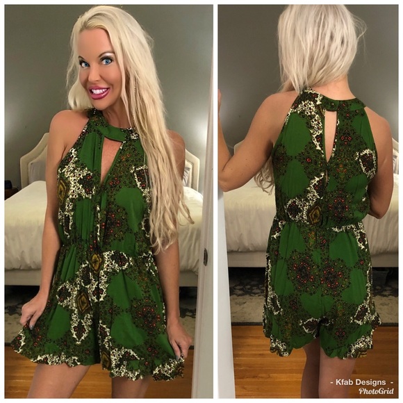 Beautiful kelly green longer length keyhole romper - Picture 2 of 4